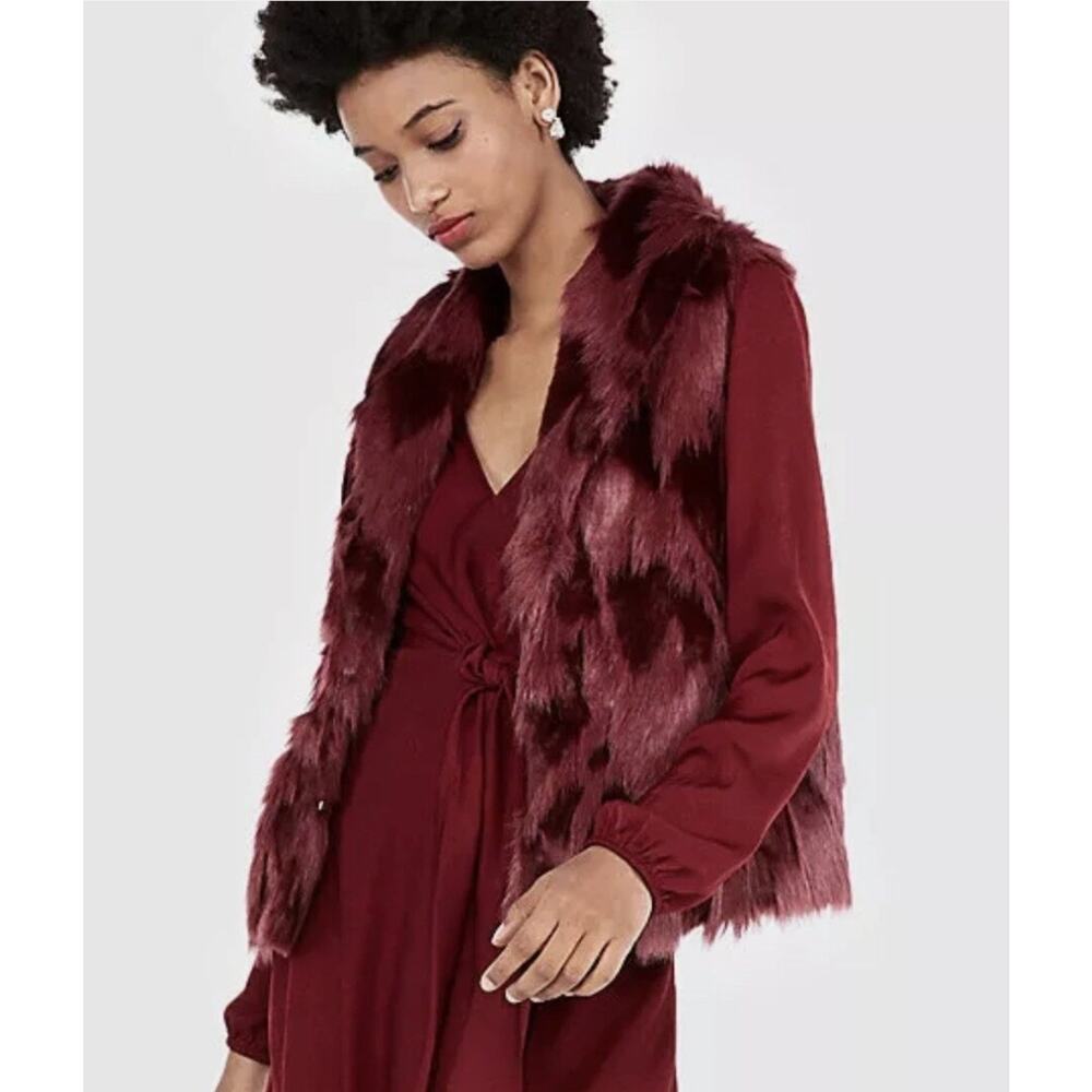 Express Vest Faux Fur Womens M/L Burgundy Sculpted Vest Fashion Outerwear - Picture 10 of 10